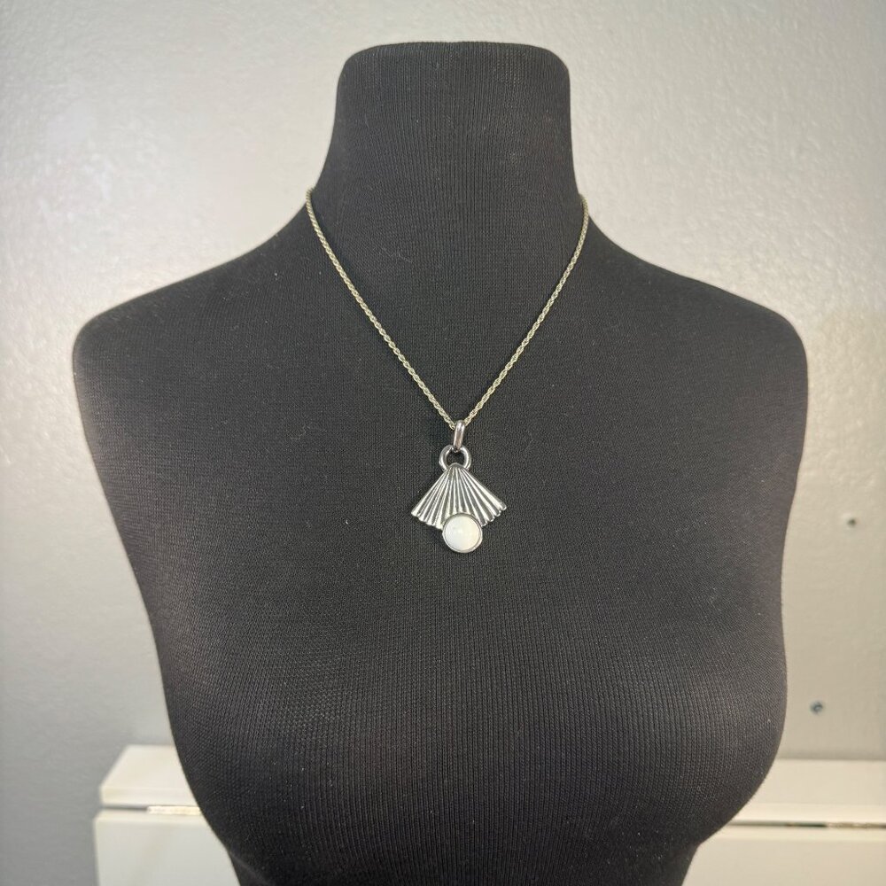 Vintage Silver Fan Shaped Pendant Necklace With White Stone Rope Chain